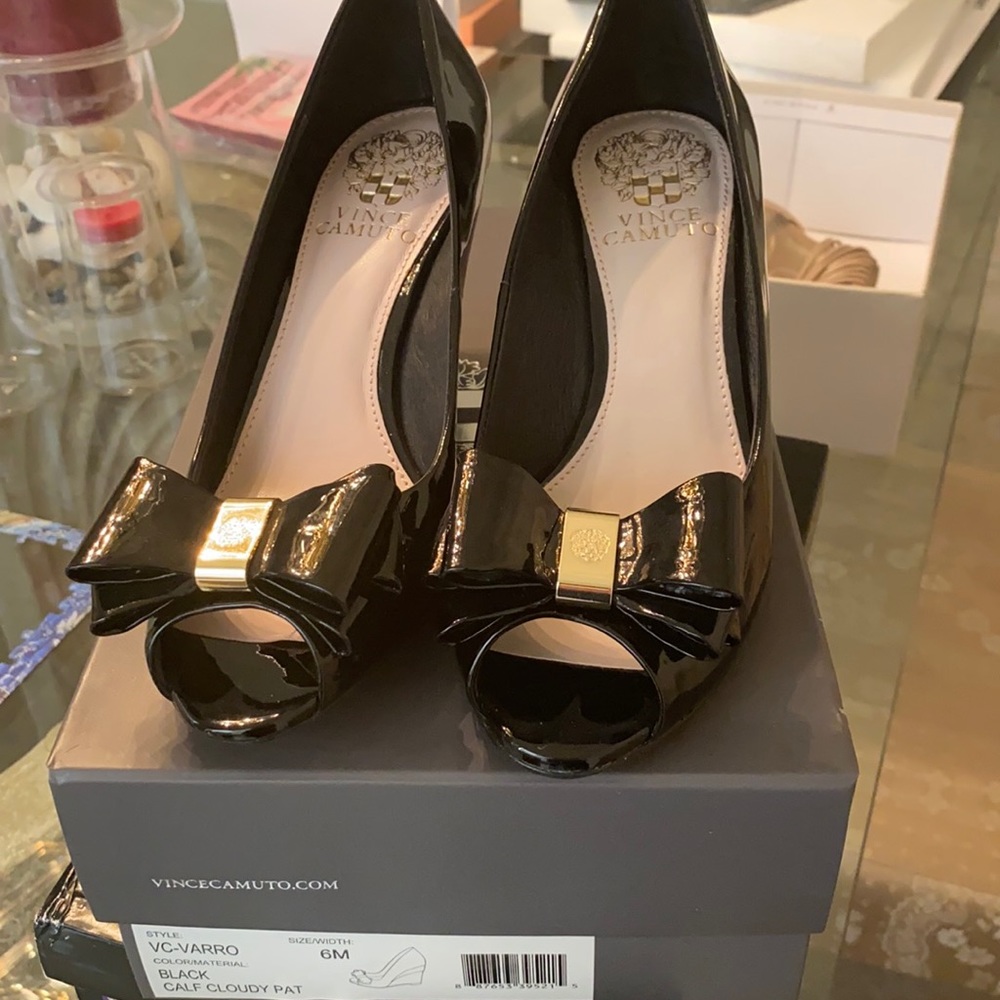 NEW Vince Camuto “Varro” patten black wedges